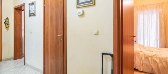 3 rooms Apartment in Taranto, Italy No. 120915 16
