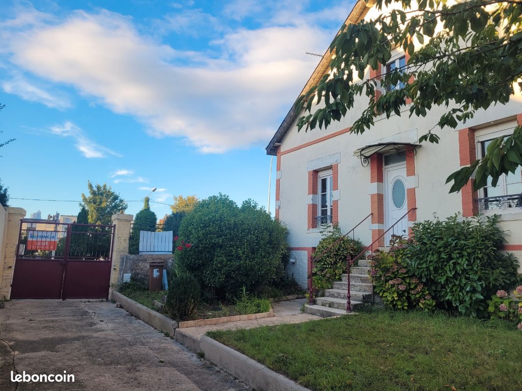 Дом с 3 спальнями в Шарлевиль-Мезьер, Франция № 338430