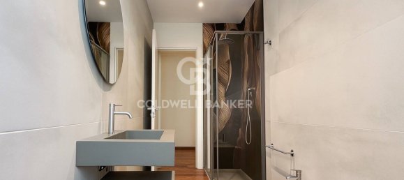 5 bedrooms Apartment in Rimini, Italy No. 330517 4