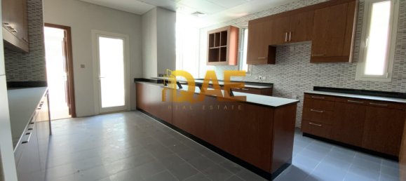 6 bedrooms Villa in The Marina, UAE No. 4713 10