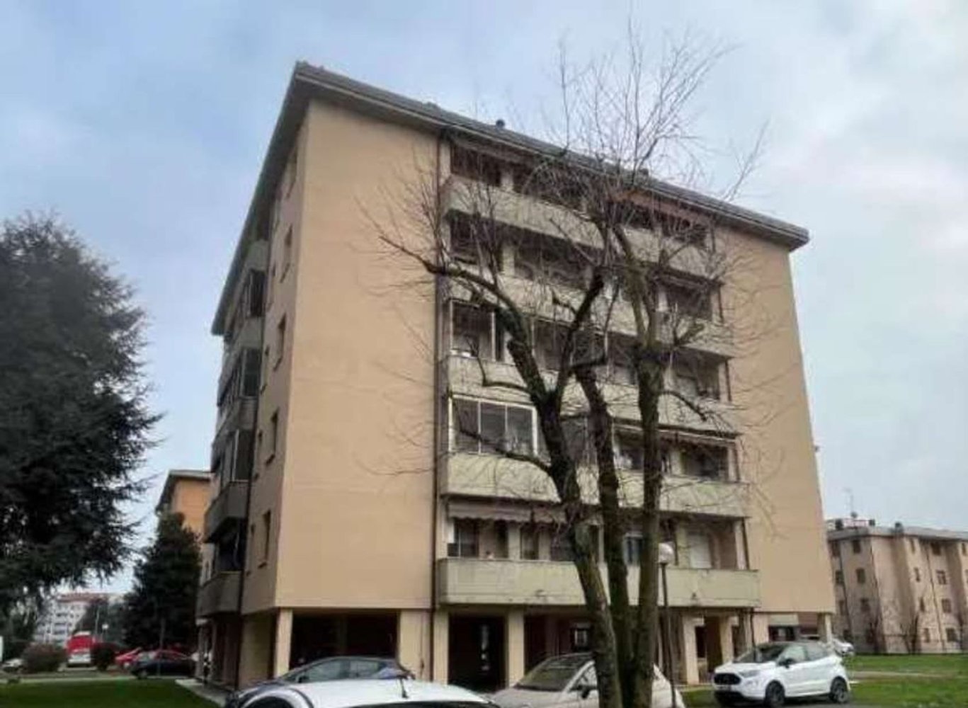 Квартира с 5 комнатами в Таваццано кон Виллавеско, Италия № 298881