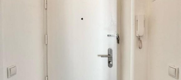 2 rooms Apartment in Favoriten, Austria No. 233619 3