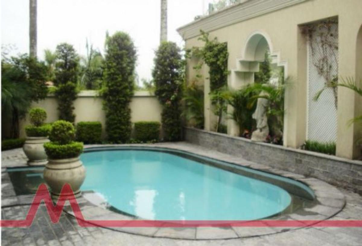 Casa de 4 dormitorios en Sao Paulo, Brazil No. 525084