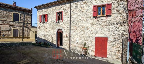 10 rooms House in Mercatino Conca, Italy No. 224495 4