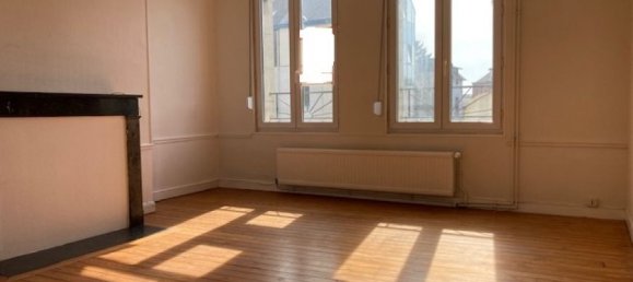 3 bedrooms House in Saint-Quentin, France No. 228957 5