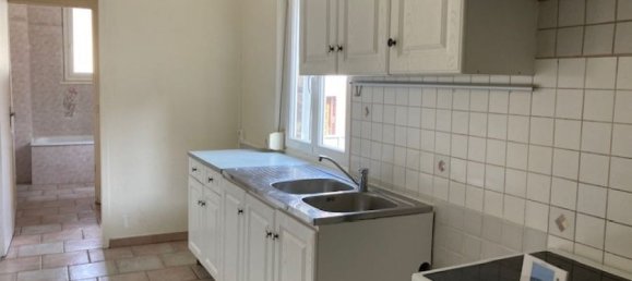 3 bedrooms House in Saint-Quentin, France No. 228957 9