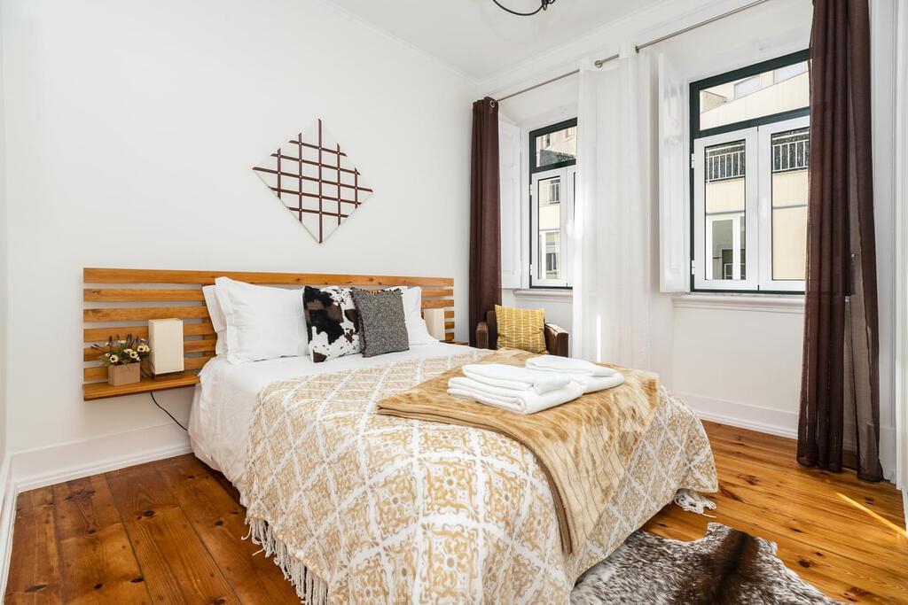 3 bedrooms Apartment in Lisbon, Portugal No. 106722