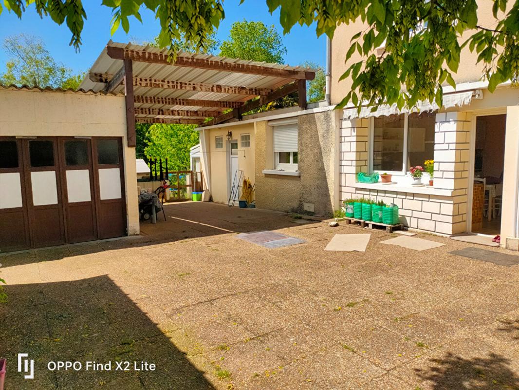 2 bedrooms House in Charente-Maritime, France No. 316665