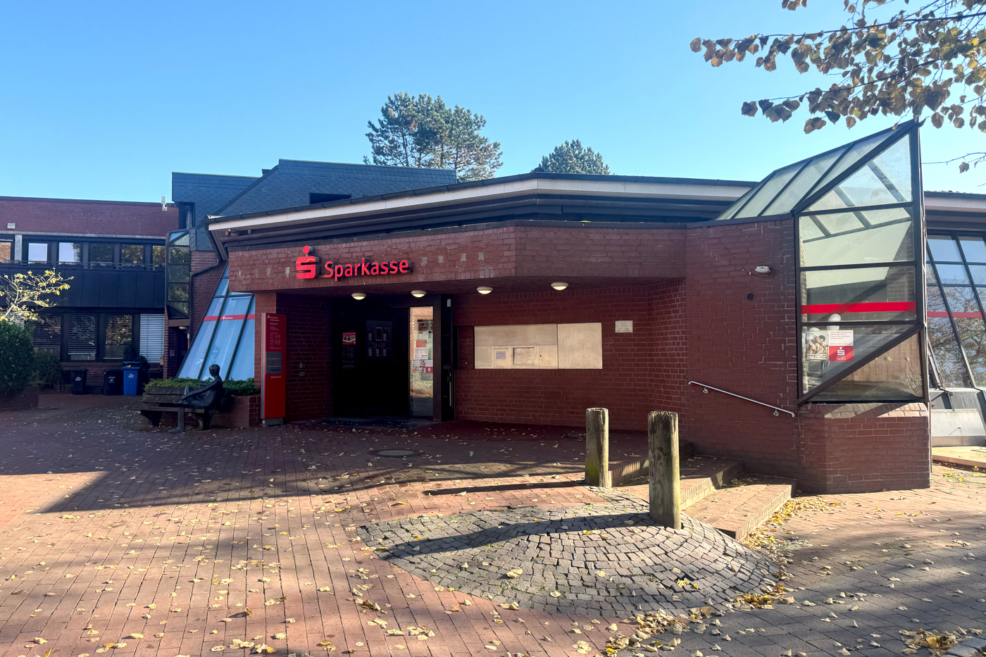 Здание с 10 комнатами в Зегеберг, Германия № 347453