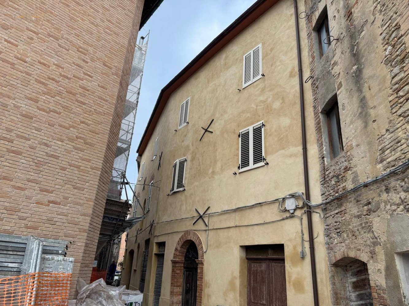 5غرفة شقة في Comunanza, Italy رقم 128973