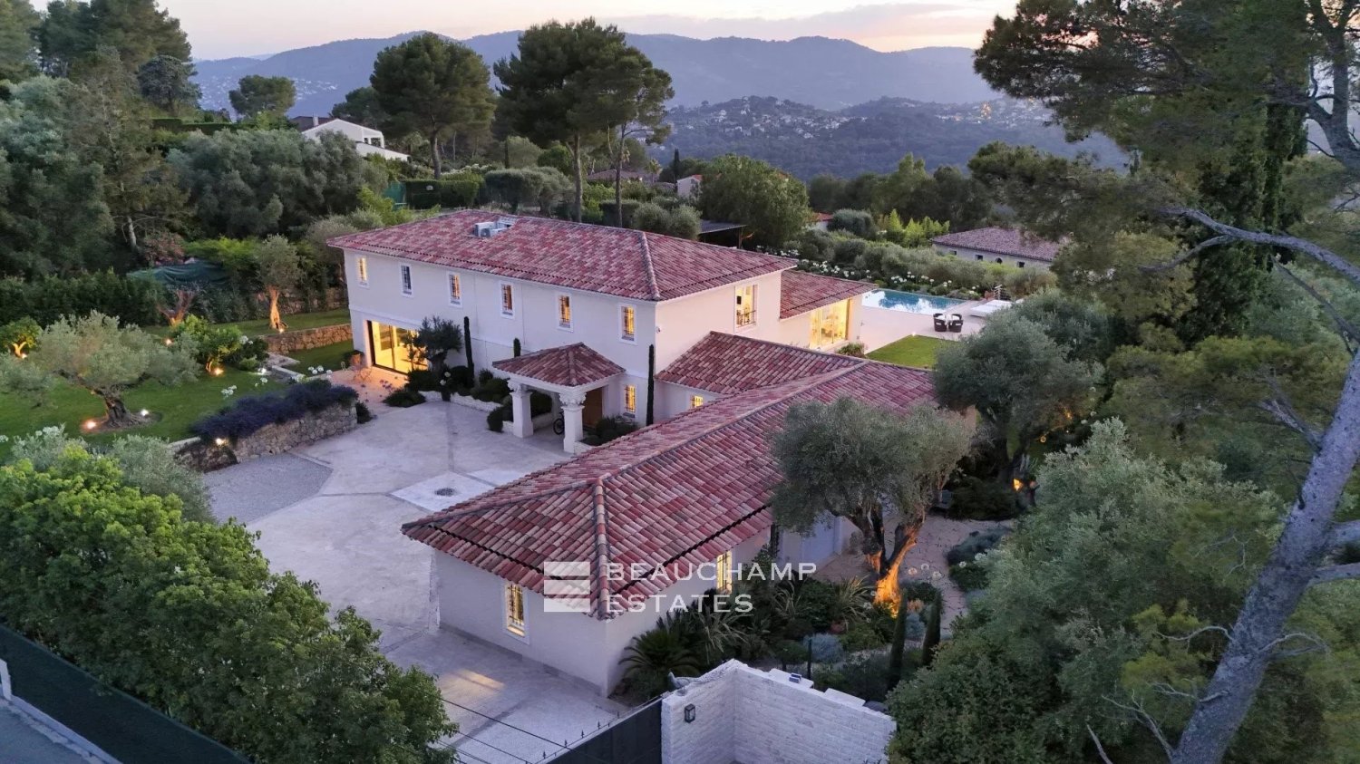 Villa de 6 dormitorios en Mougins, France No. 346920