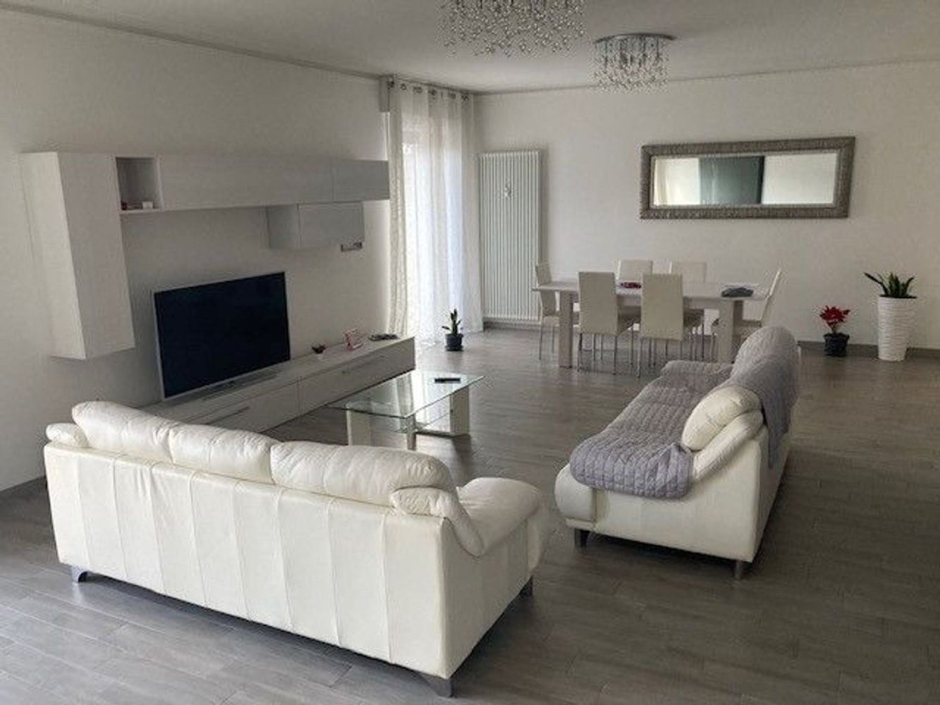 5 rooms Apartment in Modena, Italy No. 97503