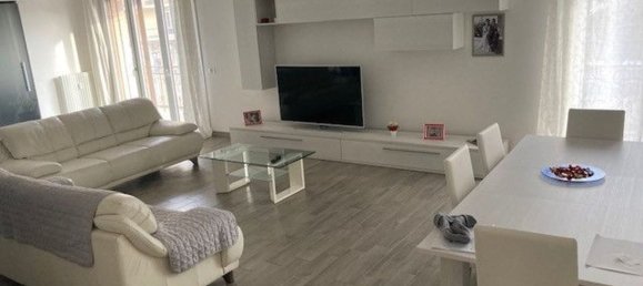 5 rooms Apartment in Modena, Italy No. 97503 3