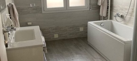 5 rooms Apartment in Modena, Italy No. 97503 8