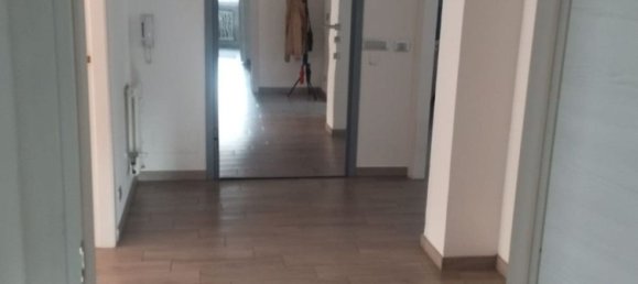 5 rooms Apartment in Modena, Italy No. 97503 25