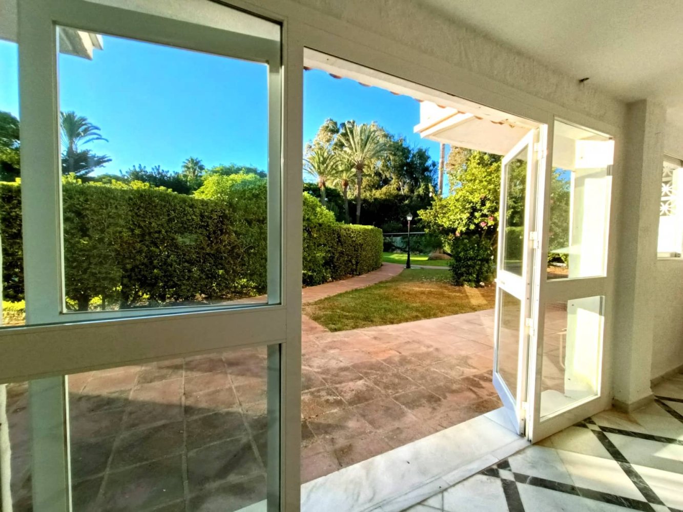 1 bedroom Commercial property in Estepona, Spain No. 154287