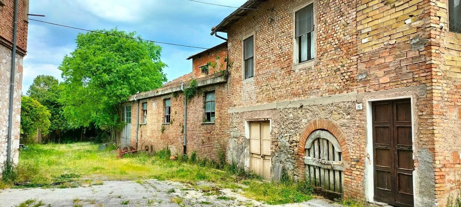 Bâtiment à Terni, Italy 1360m² No. 314061