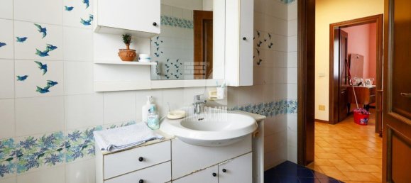 Дом с 6 спальнями в Порто Мантовано, Италия № 378523 27