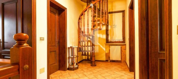 Дом с 6 спальнями в Порто Мантовано, Италия № 378523 29