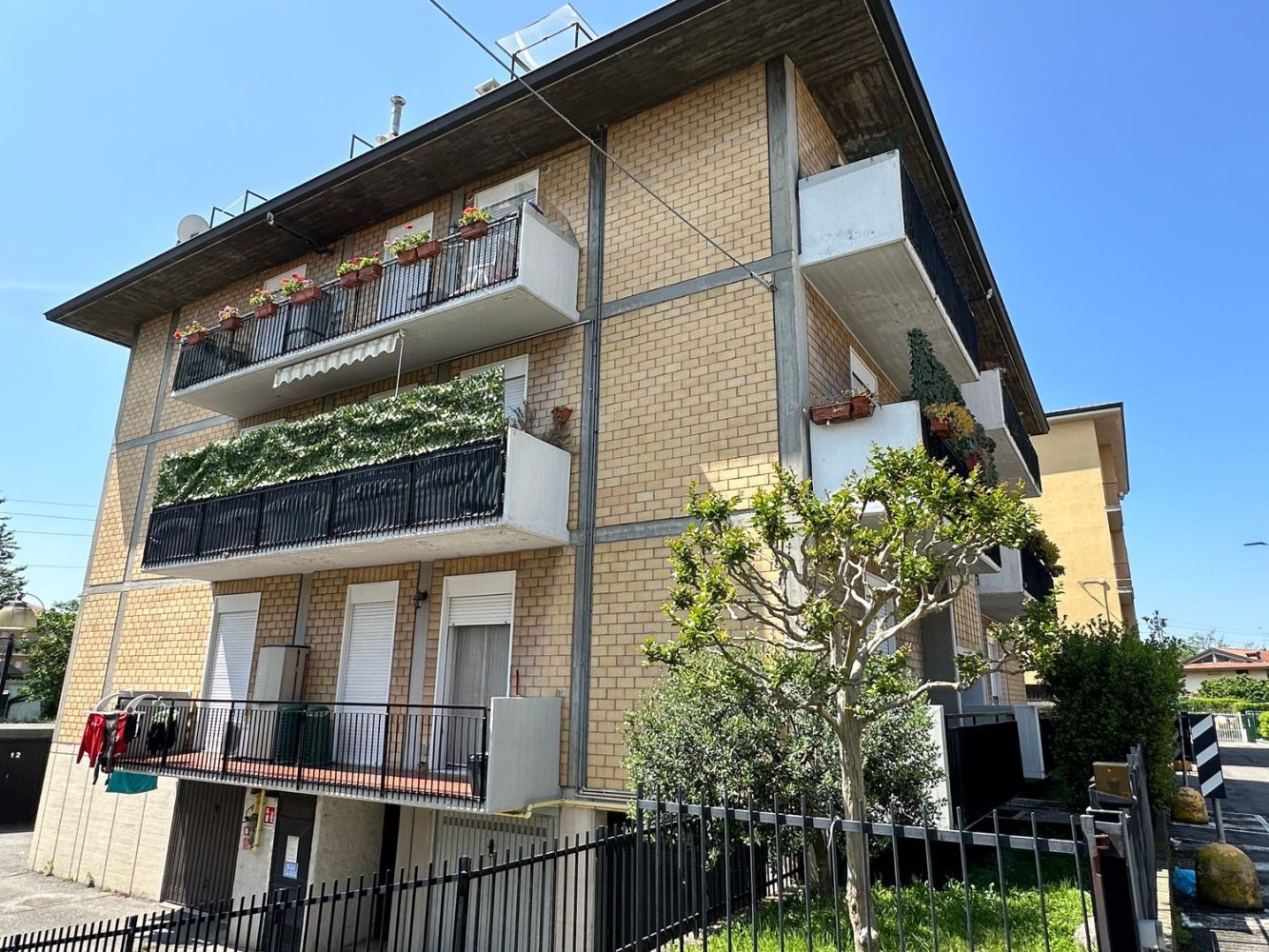3 rooms Apartment in Curno, Italy No. 226763