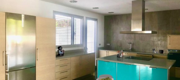 4 bedrooms Villa in Cadiz, Spain No. 29166 2