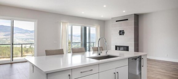 4 bedrooms House in British Columbia, Canada No. 1174 8