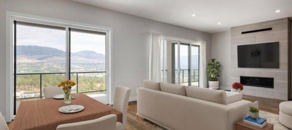 4 bedrooms House in British Columbia, Canada No. 1174 2