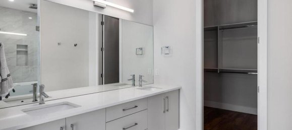 4 bedrooms House in British Columbia, Canada No. 1174 12