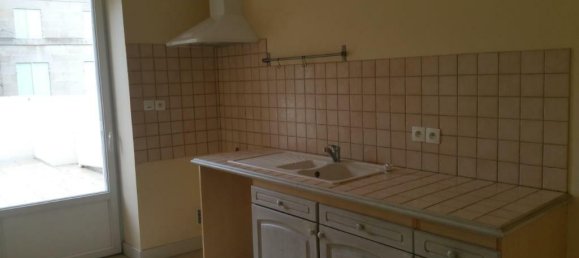 Edificio de 3 dormitorios en Gemozac, France No. 277482 4