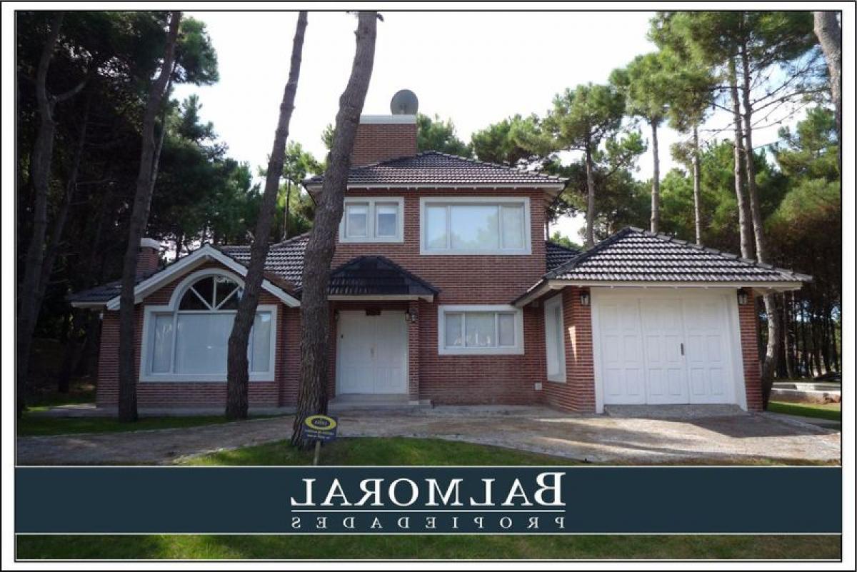 3 bedrooms House in Mar del Plata, Argentina No. 82529