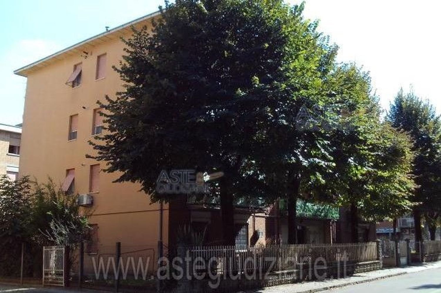 Квартира с 5 комнатами в Карпи, Италия № 94985