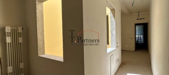 2 bedrooms Apartment in Florence, Italy No. 296531 3