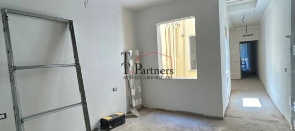 2 bedrooms Apartment in Florence, Italy No. 296531 2