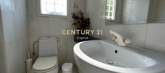 5 bedrooms Villa in Limassol, Cyprus No. 7638 6