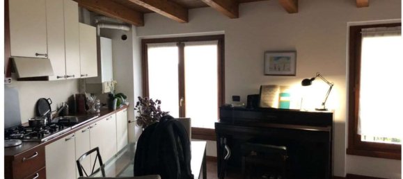 2 rooms Apartment in Como, Italy No. 6810 2