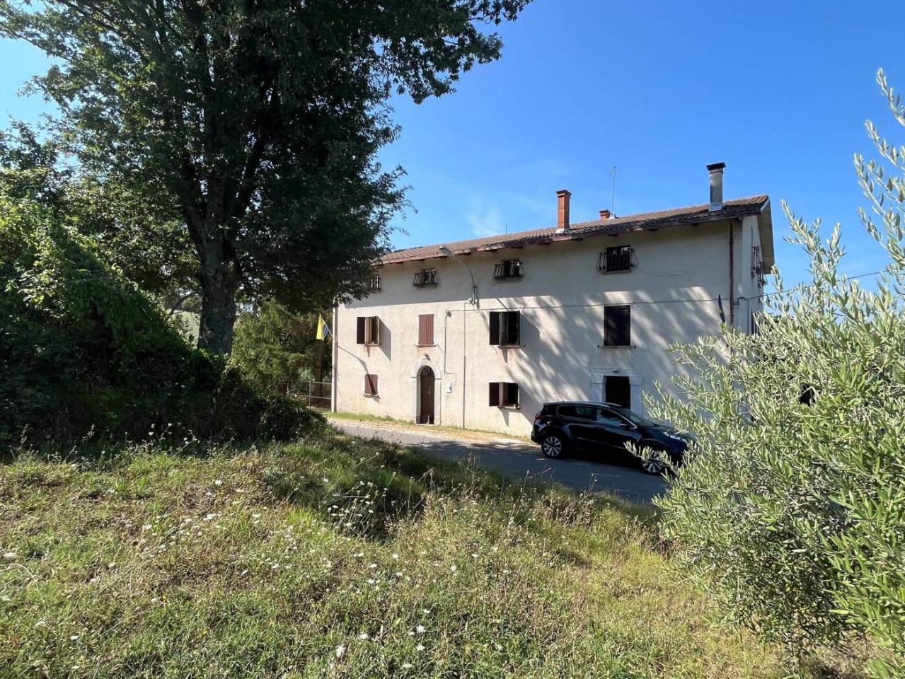 5 rooms House in Gualdo Tadino, Italy No. 83078