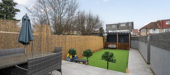 4 bedrooms Commercial property in Sutton, United Kingdom No. 13438 13