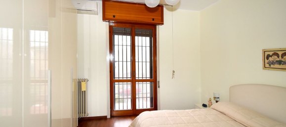 4-salle Villa à San Giuliano Milanese, Italy No. 19685 17