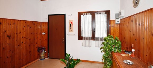 4-salle Villa à San Giuliano Milanese, Italy No. 19685 11