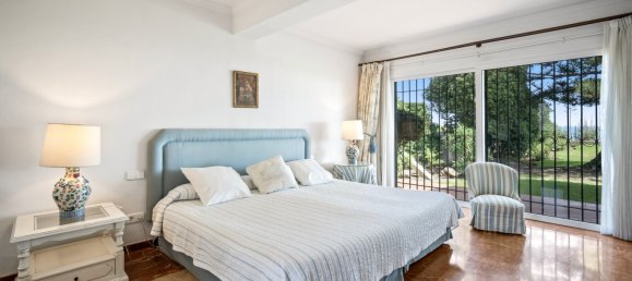 6 bedrooms Villa in Estepona, Spain No. 4643 2