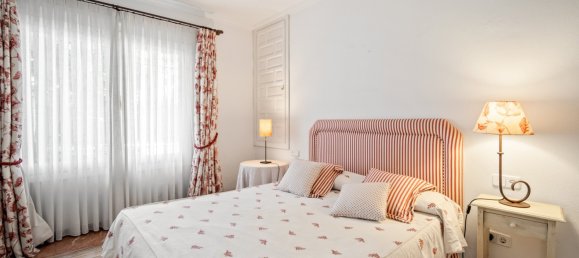 6 bedrooms Villa in Estepona, Spain No. 4643 12