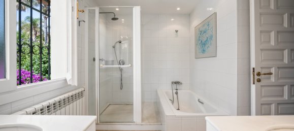 6 bedrooms Villa in Estepona, Spain No. 4643 19