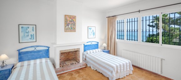 6 bedrooms Villa in Estepona, Spain No. 4643 26