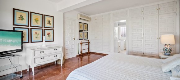 6 bedrooms Villa in Estepona, Spain No. 4643 18