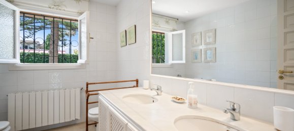 6 bedrooms Villa in Estepona, Spain No. 4643 23