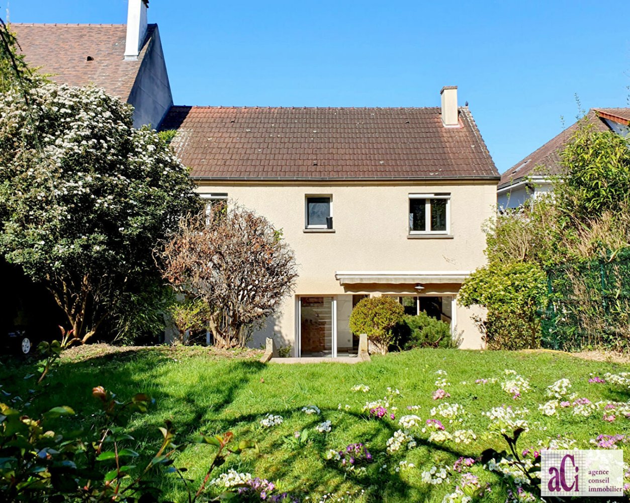 4 Schlafzimmer Haus in L'Hay-les-Roses, France, Nr. 151620