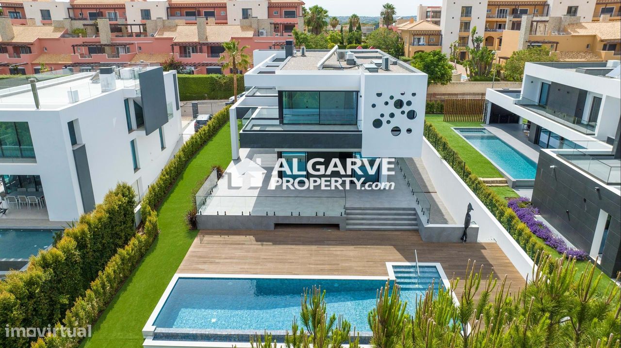 4 bedrooms House in Quarteira, Portugal No. 117874