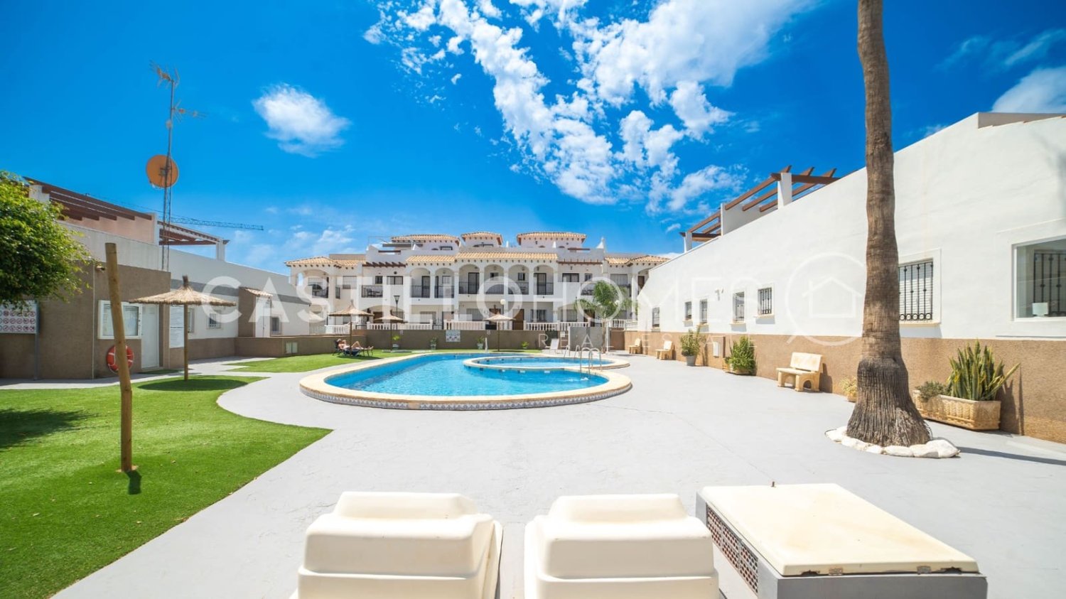 Bungalow de 2 dormitorios en Alicante, Spain No. 186342