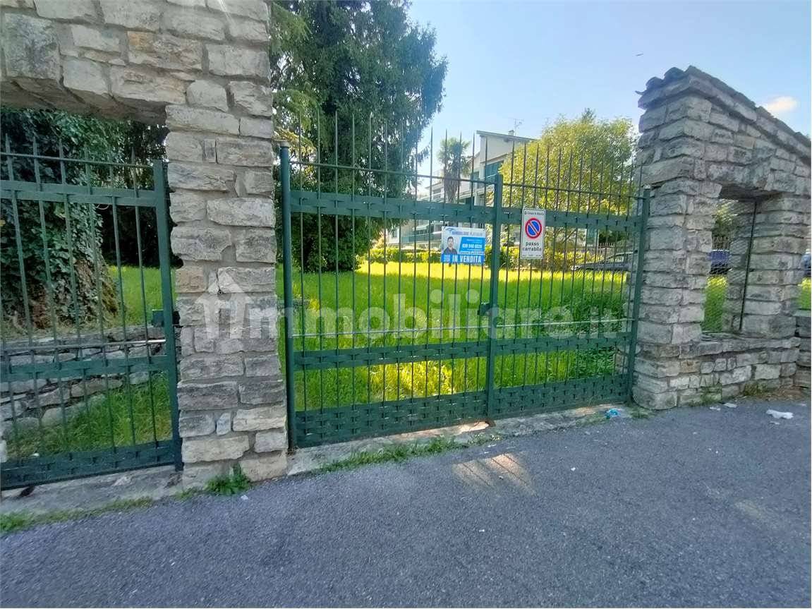 Terreno en Albavilla, Italy 1350 m² No. 296748