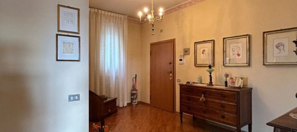 Apartamento de 4 dormitorios en Reggio Emilia, Italy No. 315975 21